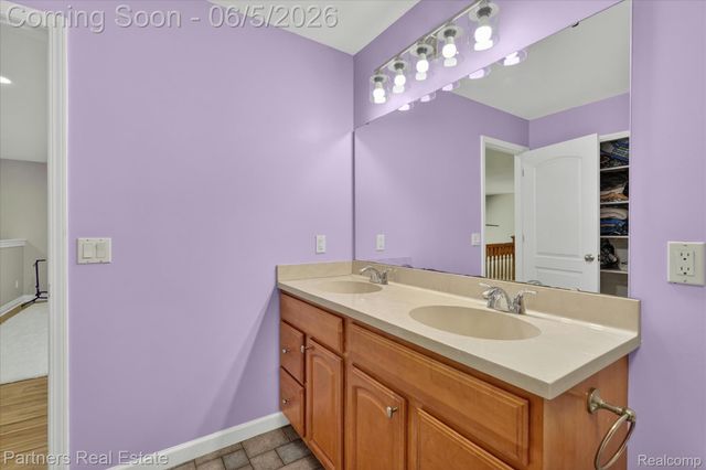 4053 Rolling Acres Drive, Hartland Township, MI 48353