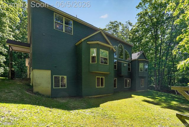 4053 Rolling Acres Drive, Hartland Township, MI 48353
