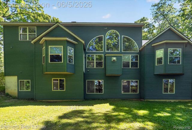 4053 Rolling Acres Drive, Hartland Township, MI 48353