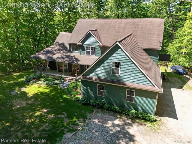 4053 Rolling Acres Drive, Hartland Township, MI 48353