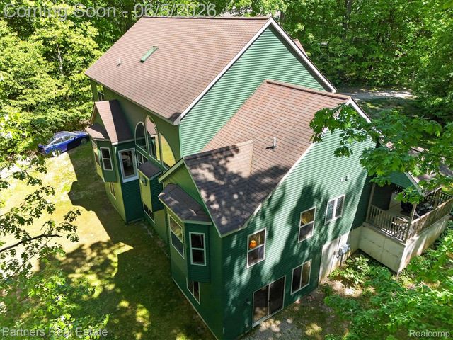 4053 Rolling Acres Drive, Hartland Township, MI 48353