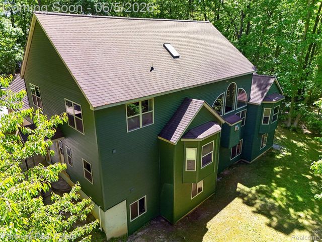 4053 Rolling Acres Drive, Hartland Township, MI 48353
