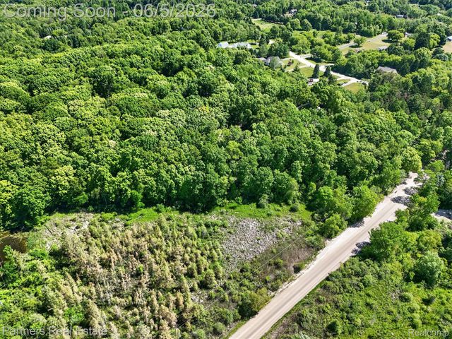 4053 Rolling Acres Drive, Hartland Township, MI 48353