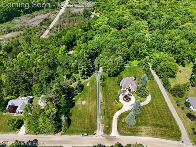 4053 Rolling Acres Drive, Hartland Township, MI 48353