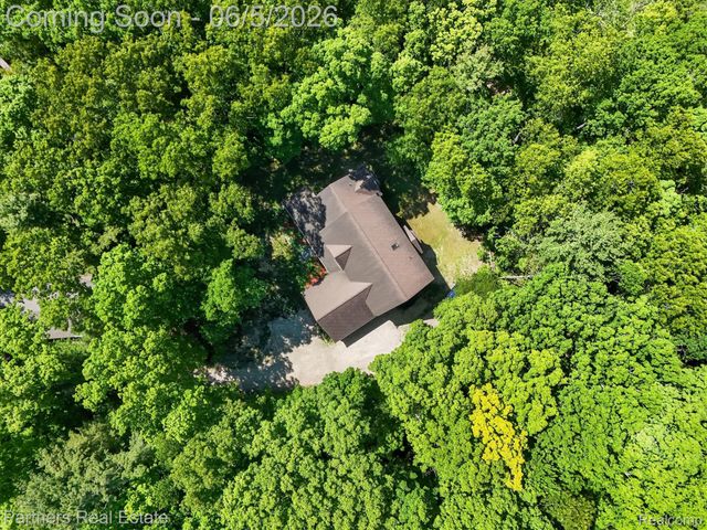 4053 Rolling Acres Drive, Hartland Township, MI 48353