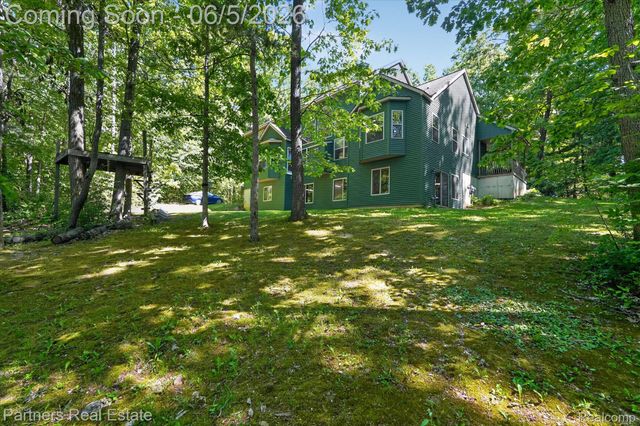 4053 Rolling Acres Drive, Hartland Township, MI 48353