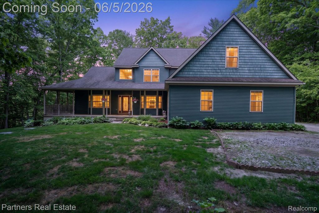 4053 Rolling Acres Drive, Hartland Township, MI 48353