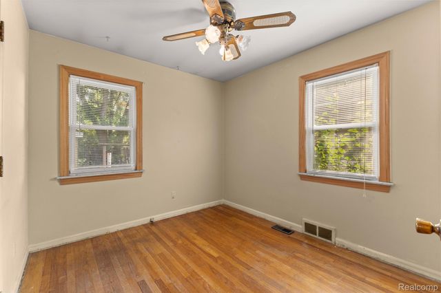 1184 Farnham Avenue, Lincoln Park, MI 48146