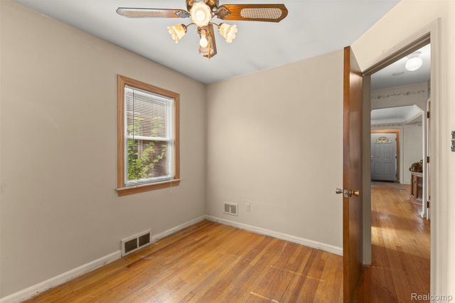 1184 Farnham Avenue, Lincoln Park, MI 48146