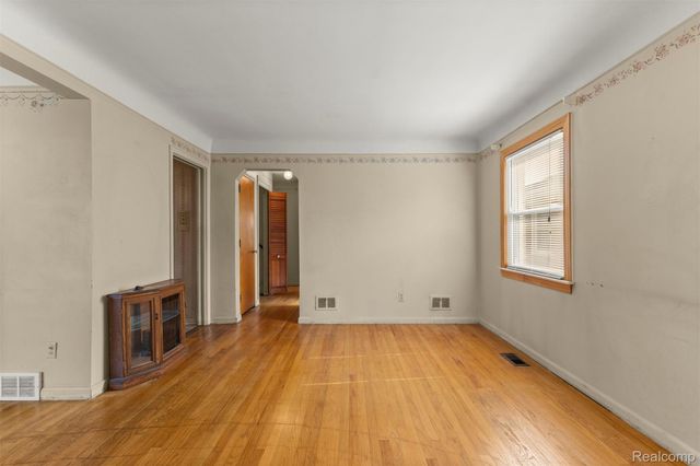 1184 Farnham Avenue, Lincoln Park, MI 48146