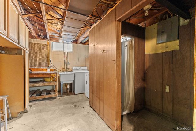 1184 Farnham Avenue, Lincoln Park, MI 48146