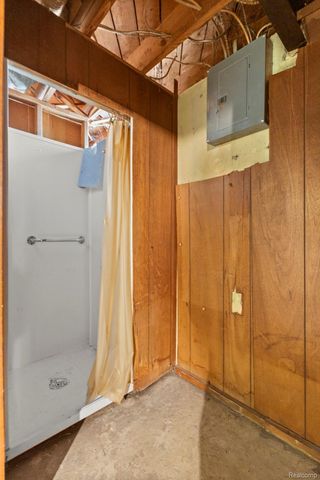 1184 Farnham Avenue, Lincoln Park, MI 48146