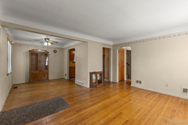 1184 Farnham Avenue, Lincoln Park, MI 48146