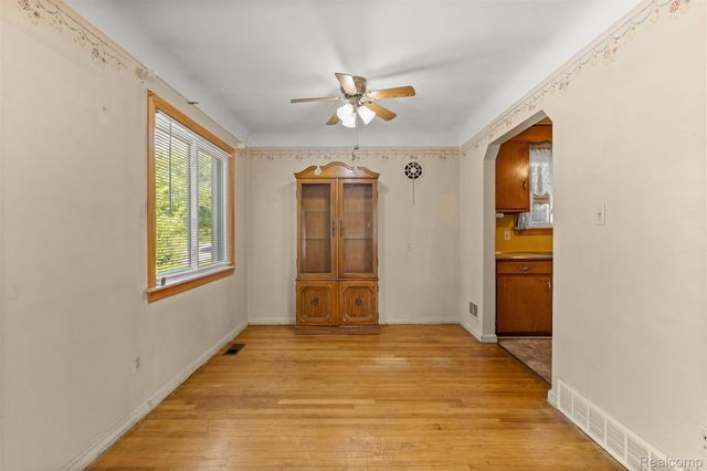 1184 Farnham Avenue, Lincoln Park, MI 48146