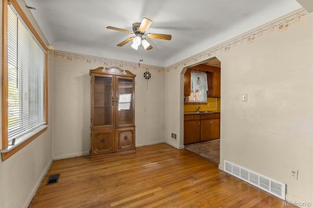 1184 Farnham Avenue, Lincoln Park, MI 48146