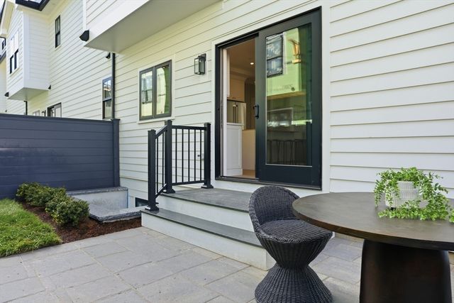 36 Loomis 301, Bedford, MA 01730