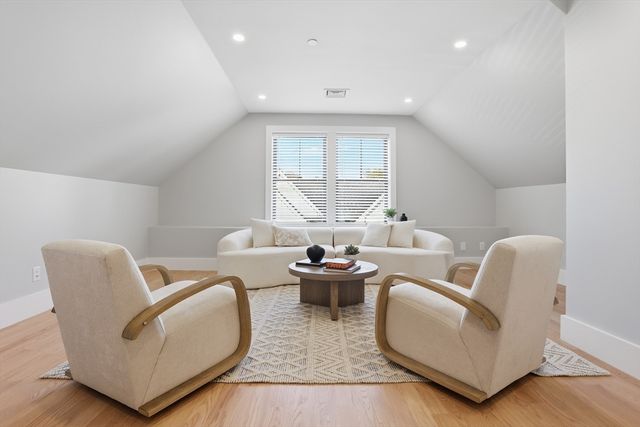 36 Loomis 301, Bedford, MA 01730