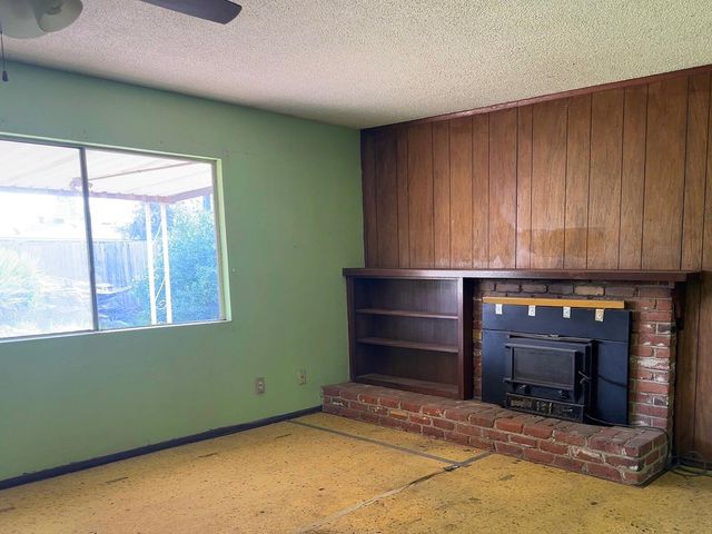 988 Laurel Avenue, Lindsay, CA 93247