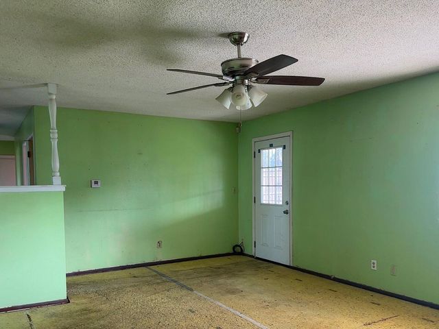 988 Laurel Avenue, Lindsay, CA 93247