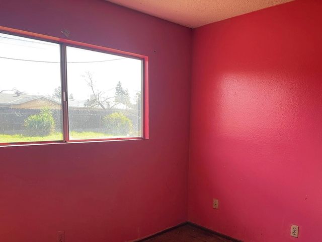 988 Laurel Avenue, Lindsay, CA 93247