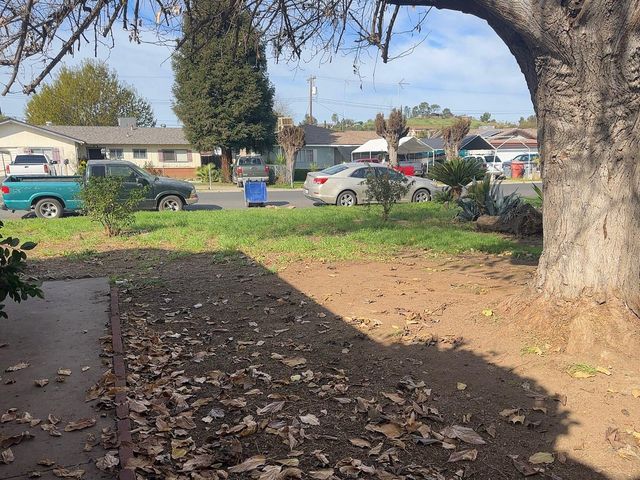 988 Laurel Avenue, Lindsay, CA 93247