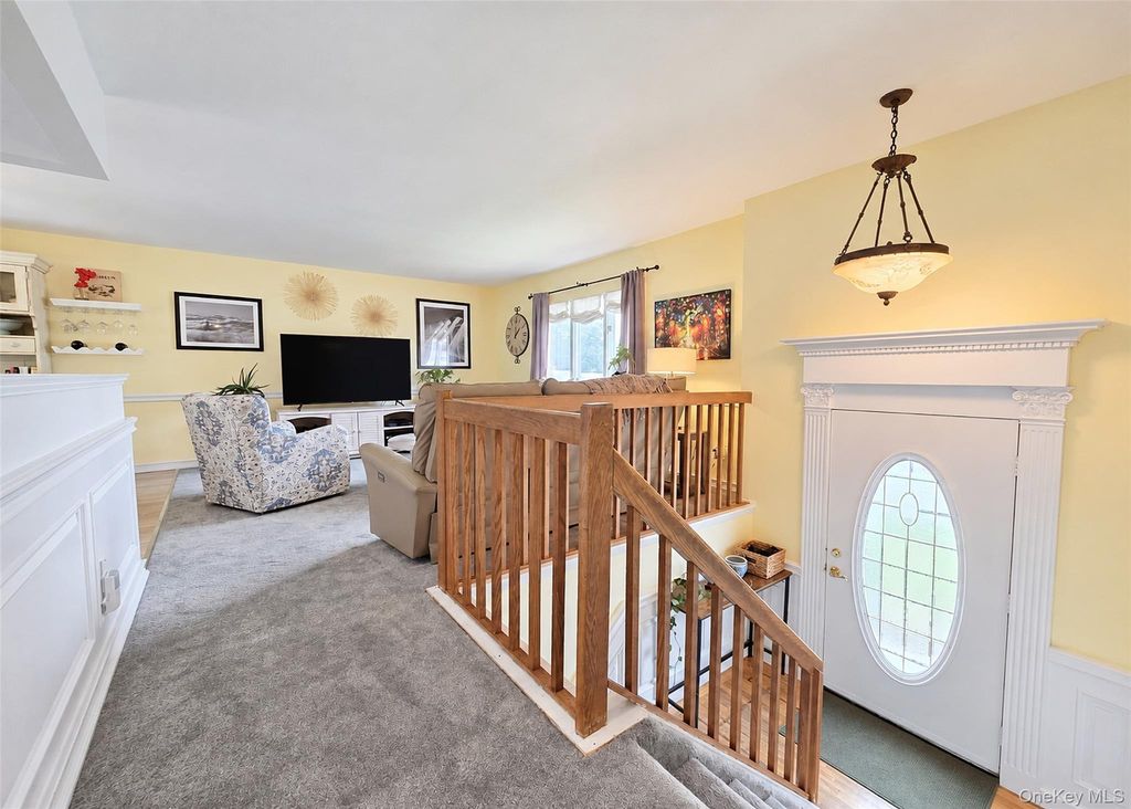 167 Glenmere Way, Holbrook, NY 11741 — photo 2