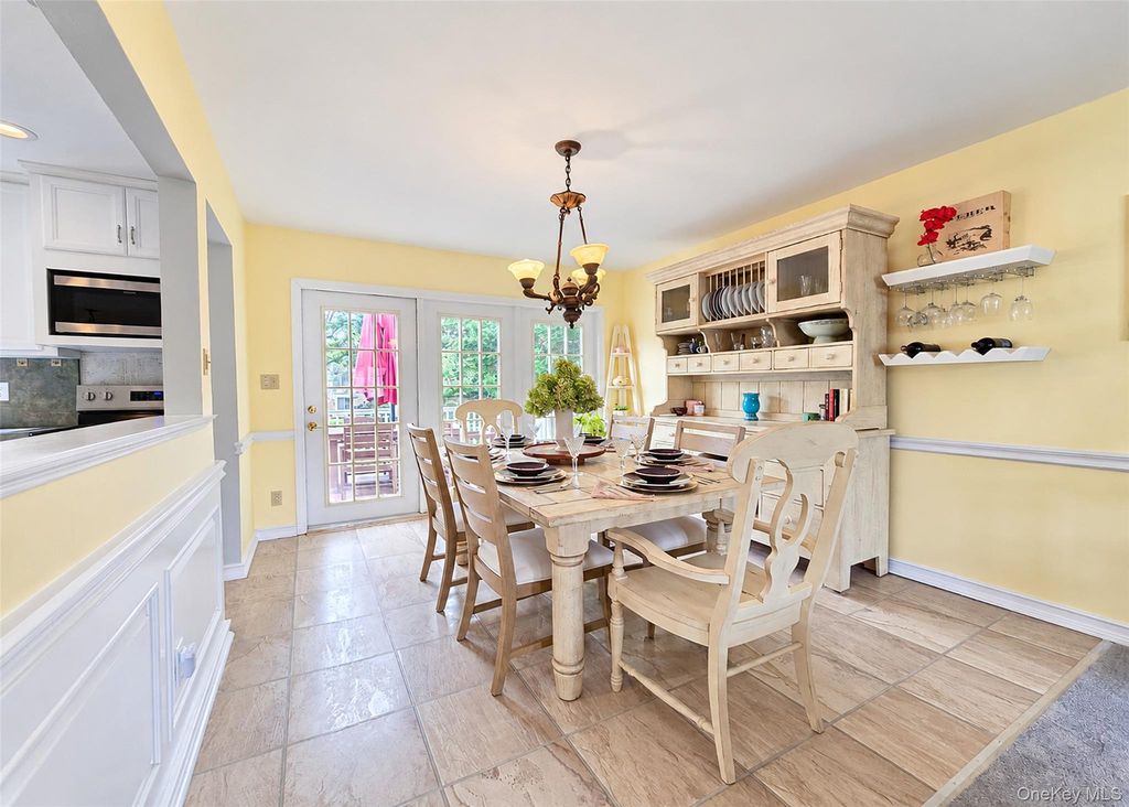 167 Glenmere Way, Holbrook, NY 11741 — photo 5