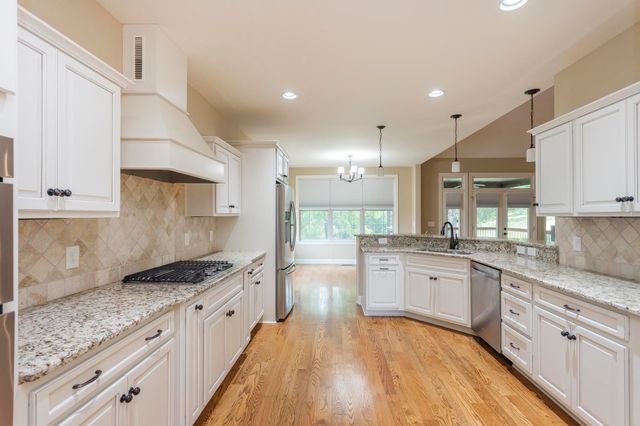 111 Country Hills Dr, Hendersonville, TN 37075