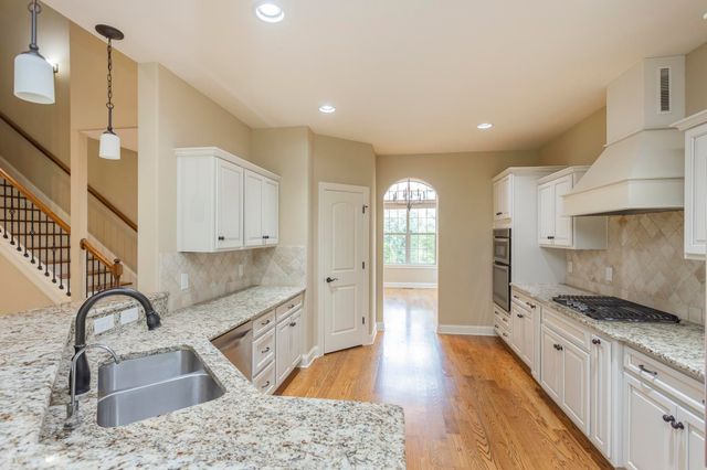111 Country Hills Dr, Hendersonville, TN 37075