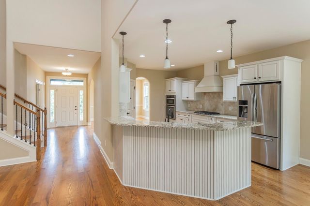 111 Country Hills Dr, Hendersonville, TN 37075