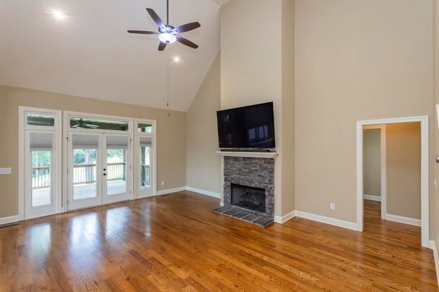 111 Country Hills Dr, Hendersonville, TN 37075