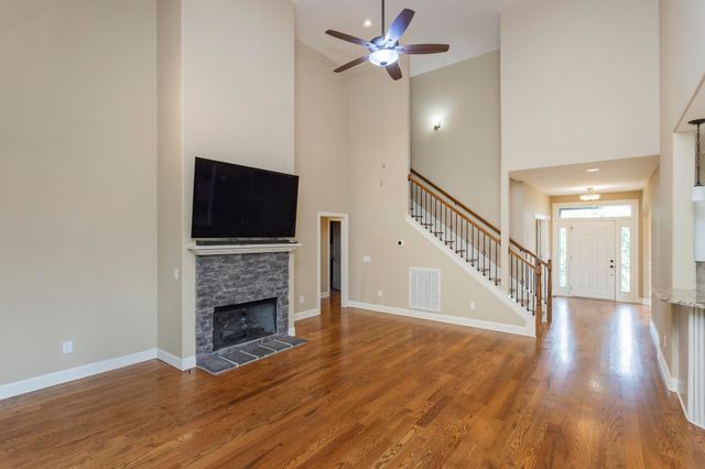 111 Country Hills Dr, Hendersonville, TN 37075