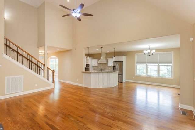 111 Country Hills Dr, Hendersonville, TN 37075
