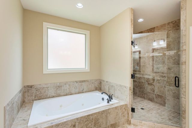 111 Country Hills Dr, Hendersonville, TN 37075