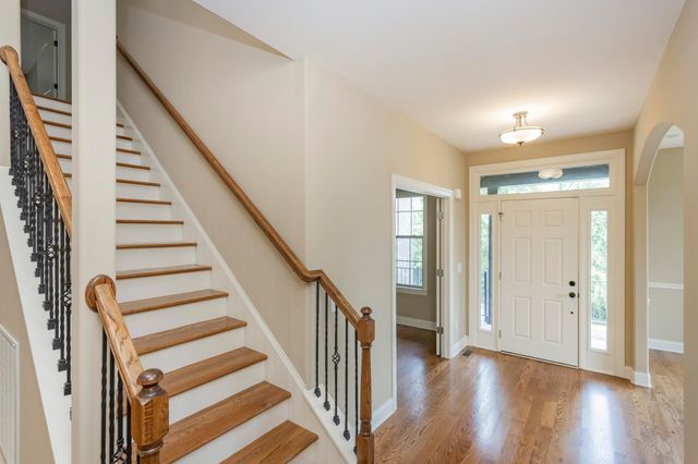 111 Country Hills Dr, Hendersonville, TN 37075