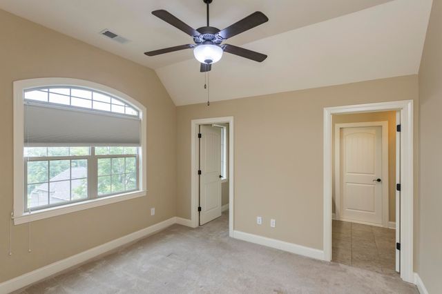 111 Country Hills Dr, Hendersonville, TN 37075