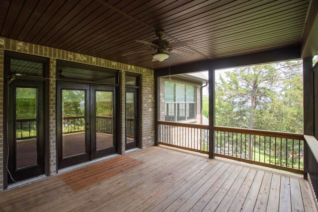 111 Country Hills Dr, Hendersonville, TN 37075