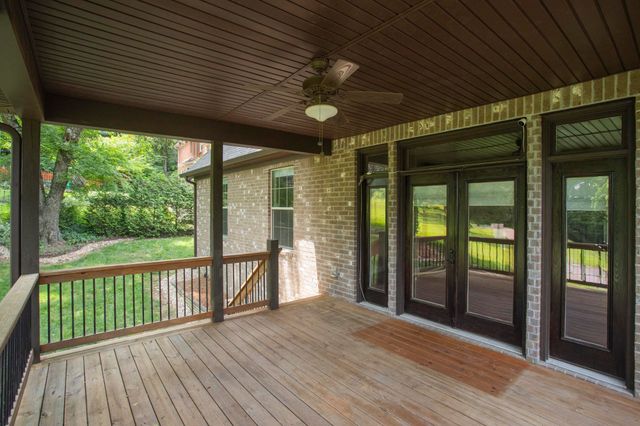 111 Country Hills Dr, Hendersonville, TN 37075