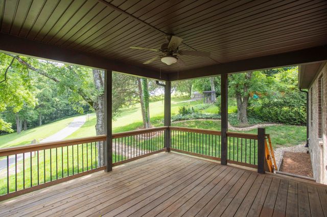 111 Country Hills Dr, Hendersonville, TN 37075