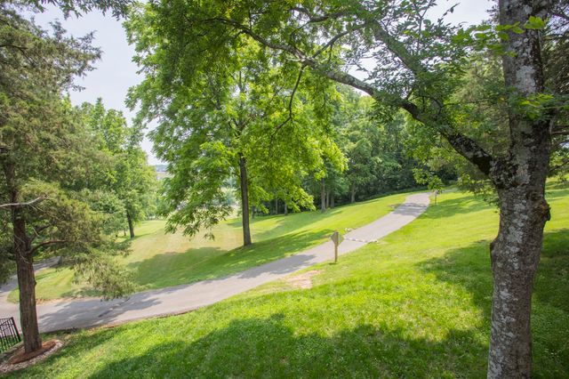 111 Country Hills Dr, Hendersonville, TN 37075
