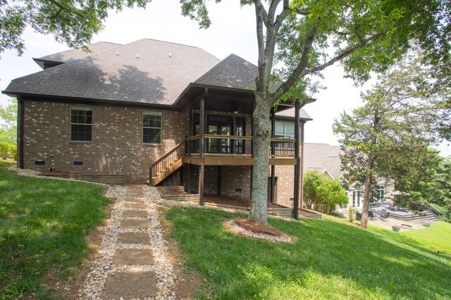 111 Country Hills Dr, Hendersonville, TN 37075