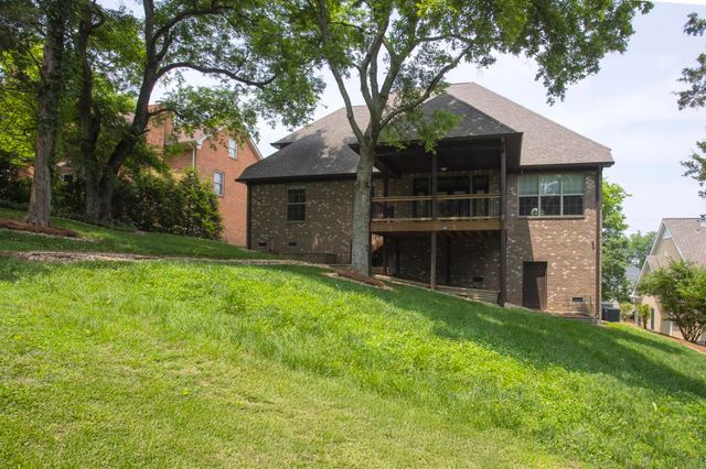 111 Country Hills Dr, Hendersonville, TN 37075