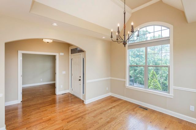 111 Country Hills Dr, Hendersonville, TN 37075