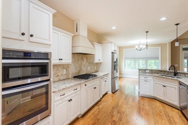 111 Country Hills Dr, Hendersonville, TN 37075