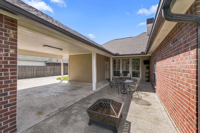 17086 Rennes Rd, Prairieville, LA 70769