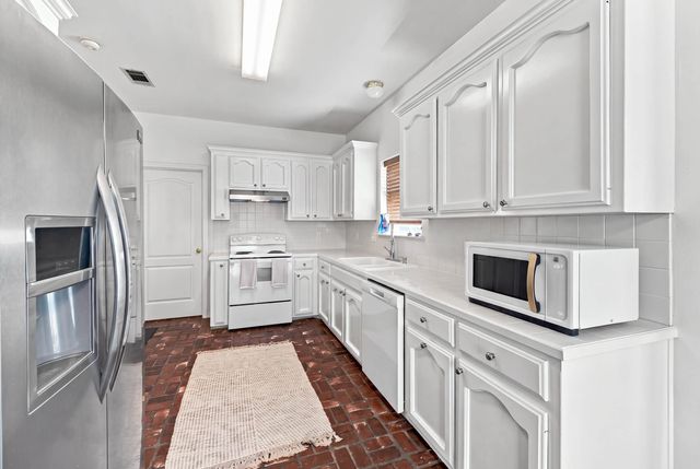 17086 Rennes Rd, Prairieville, LA 70769
