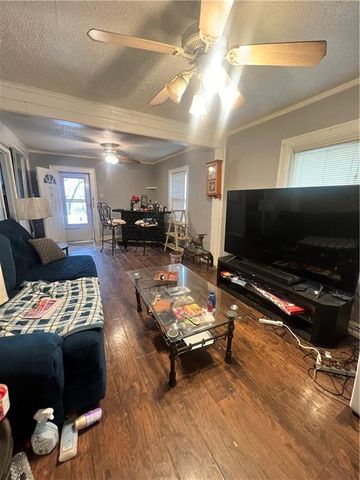 5211 Gladstone Boulevard, Kansas City, MO 64123