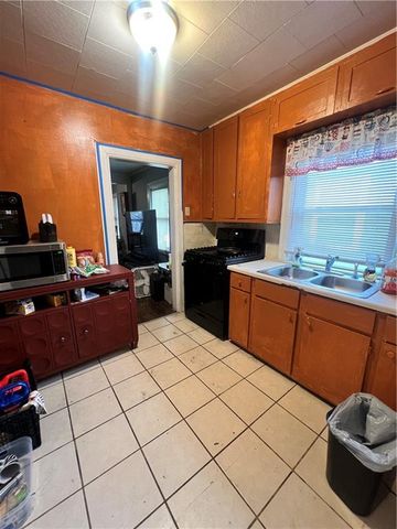 5211 Gladstone Boulevard, Kansas City, MO 64123