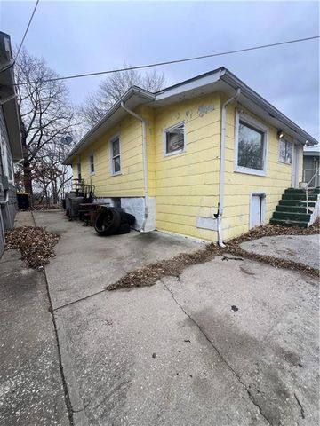 5211 Gladstone Boulevard, Kansas City, MO 64123