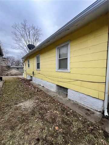 5211 Gladstone Boulevard, Kansas City, MO 64123